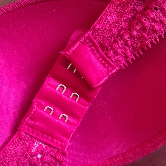 Victoria Secret - Picture 3 of 4